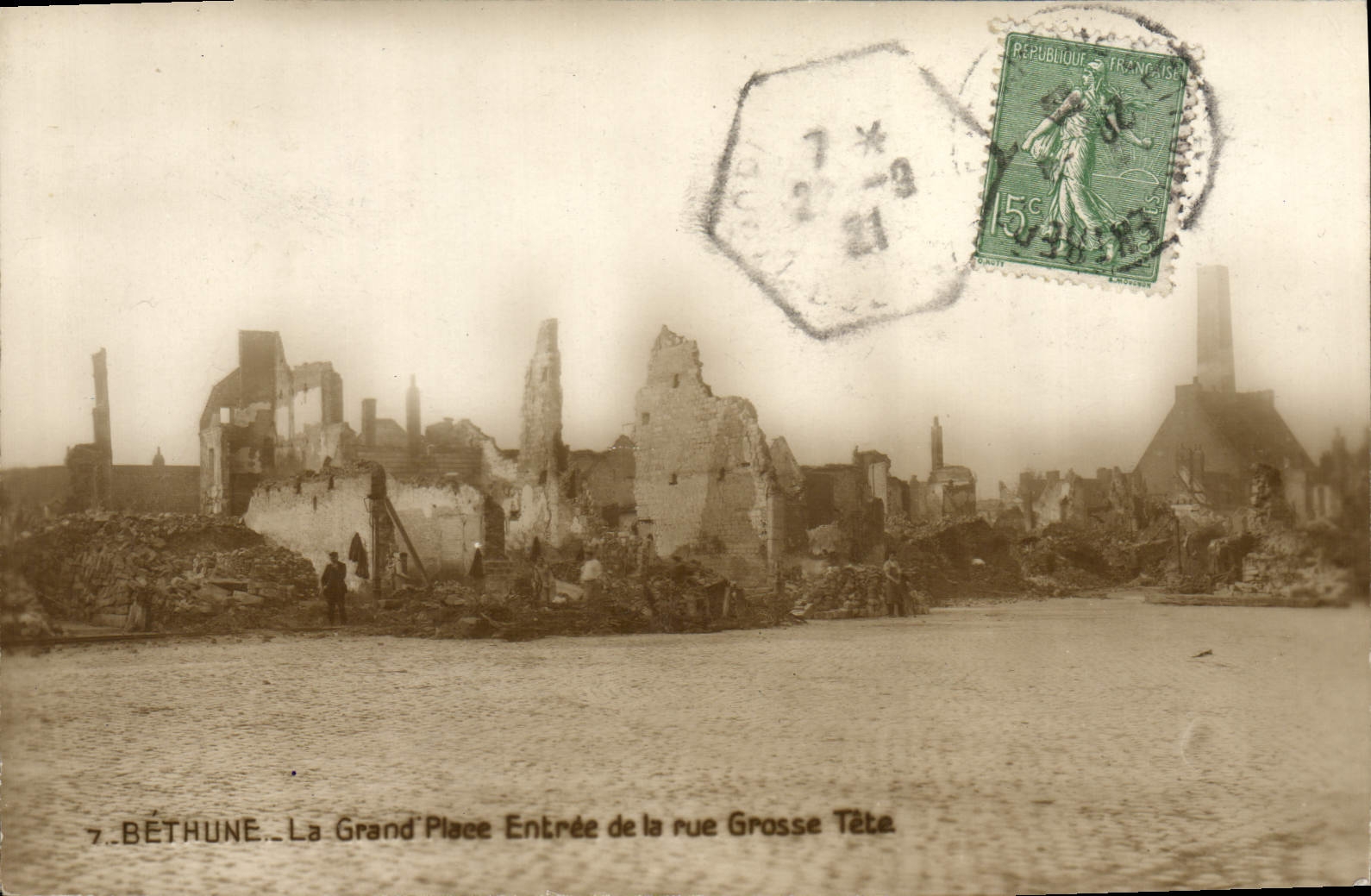 CPA Bethune La Grand Place Entree De La Rue Grosse tête