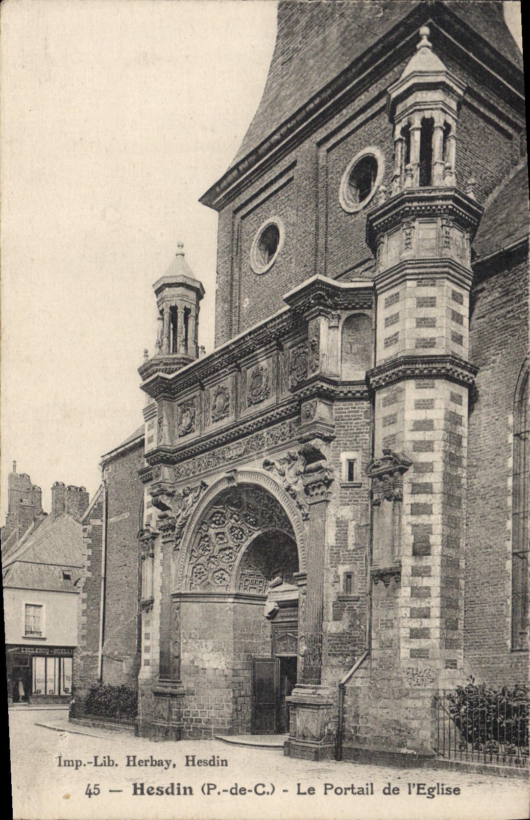 CPA Hesdin Le Portail De I'Eglise