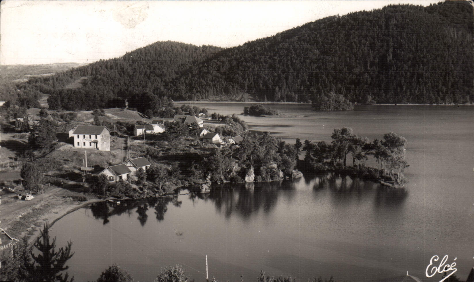Le Lac Chambon — Vue vers la plage — Éditeur Elcée, n° 4.019