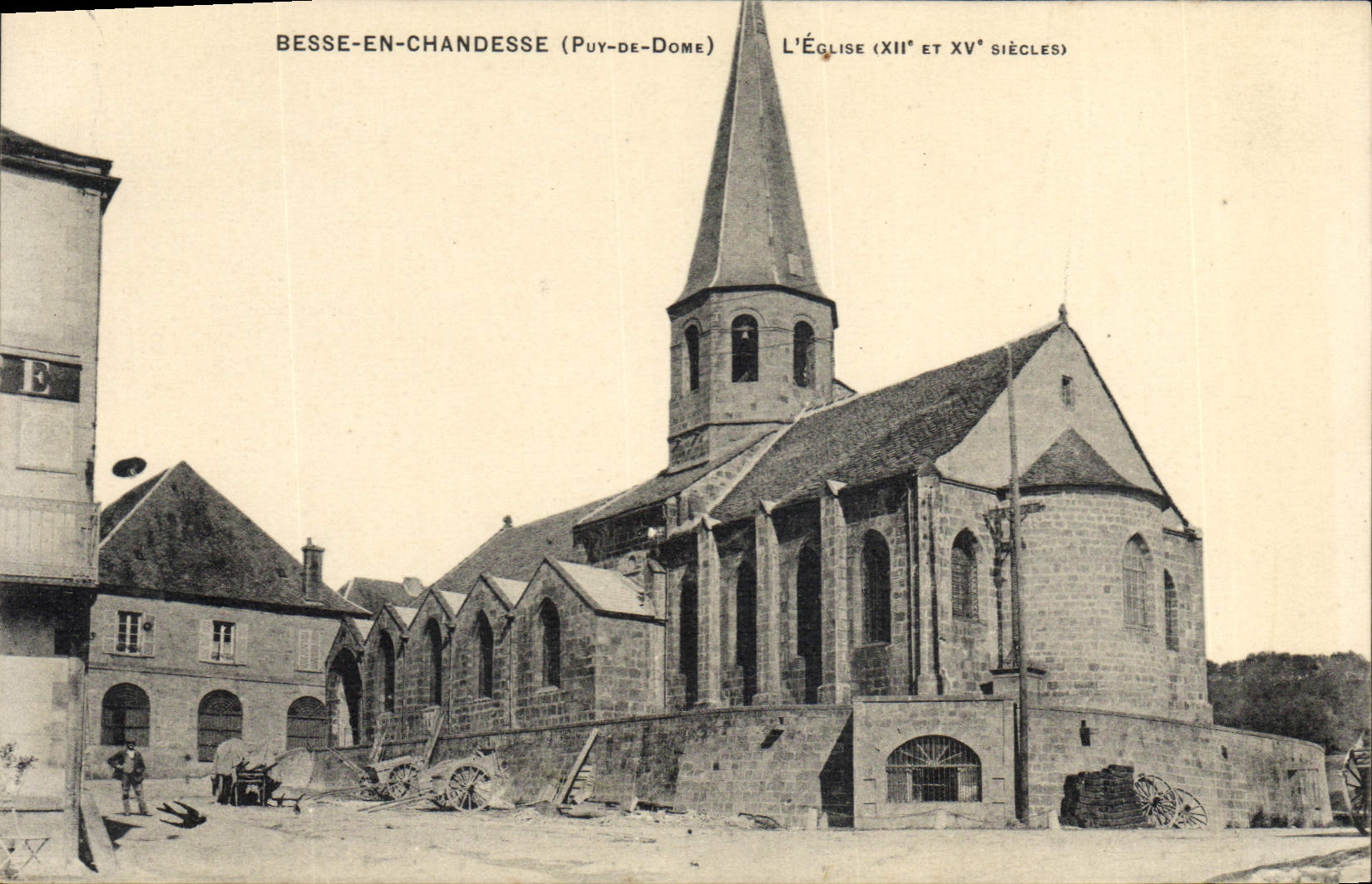 CPA Besse En Chandesse L'Eglise