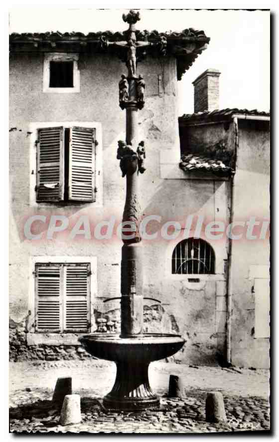 Vollore-Ville — La Fontaine — Photographie de Combière (S.-et-L.)