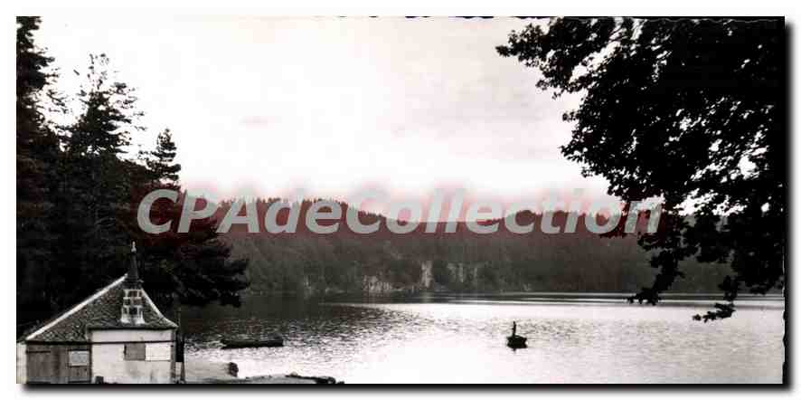 Lac Pavin — L'Auvergne — Éd. G. d'O. Ollivargues