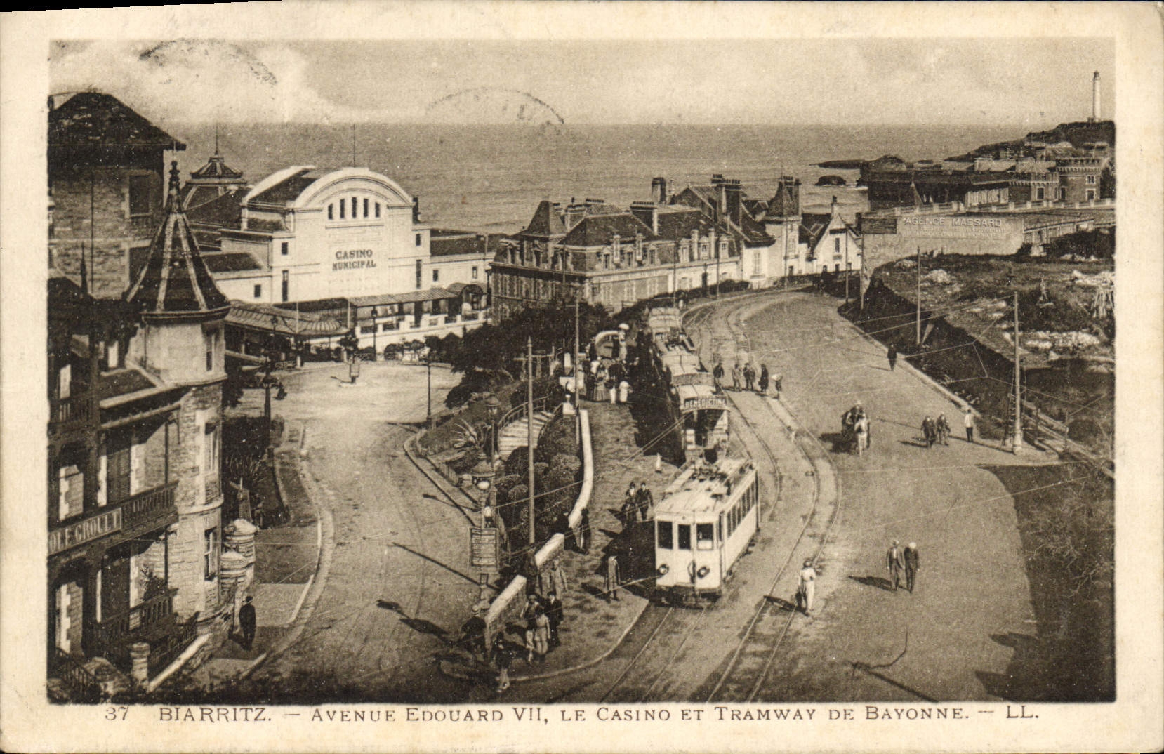 CPA Biarritz Avenue Edouard VII Le Casino Et Tramway