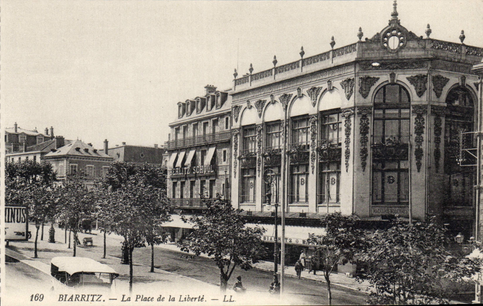CPA Biarritz La Place De la Liberte