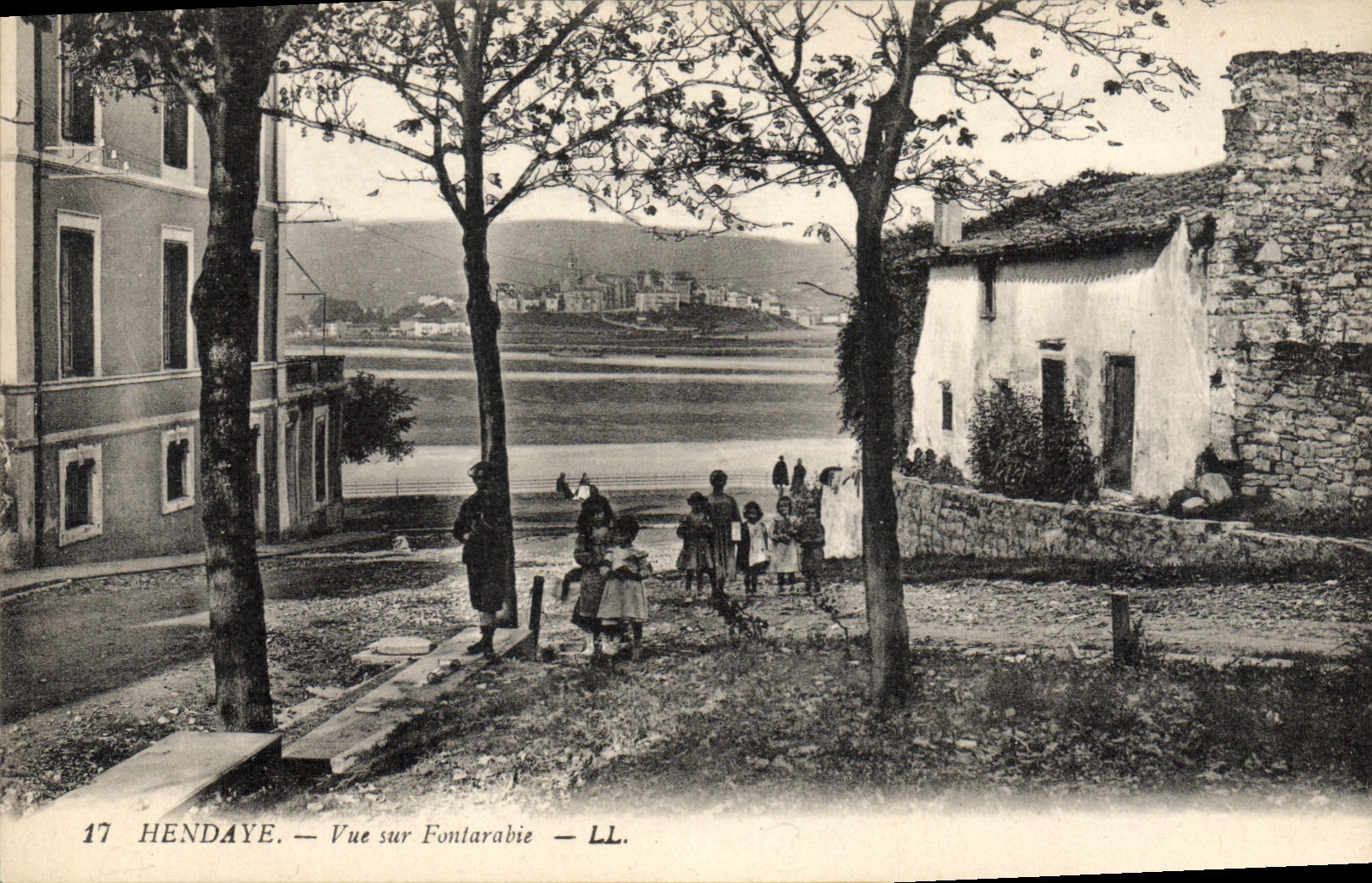 Hendaye — Vue sur Fontarabie — LL. N°17