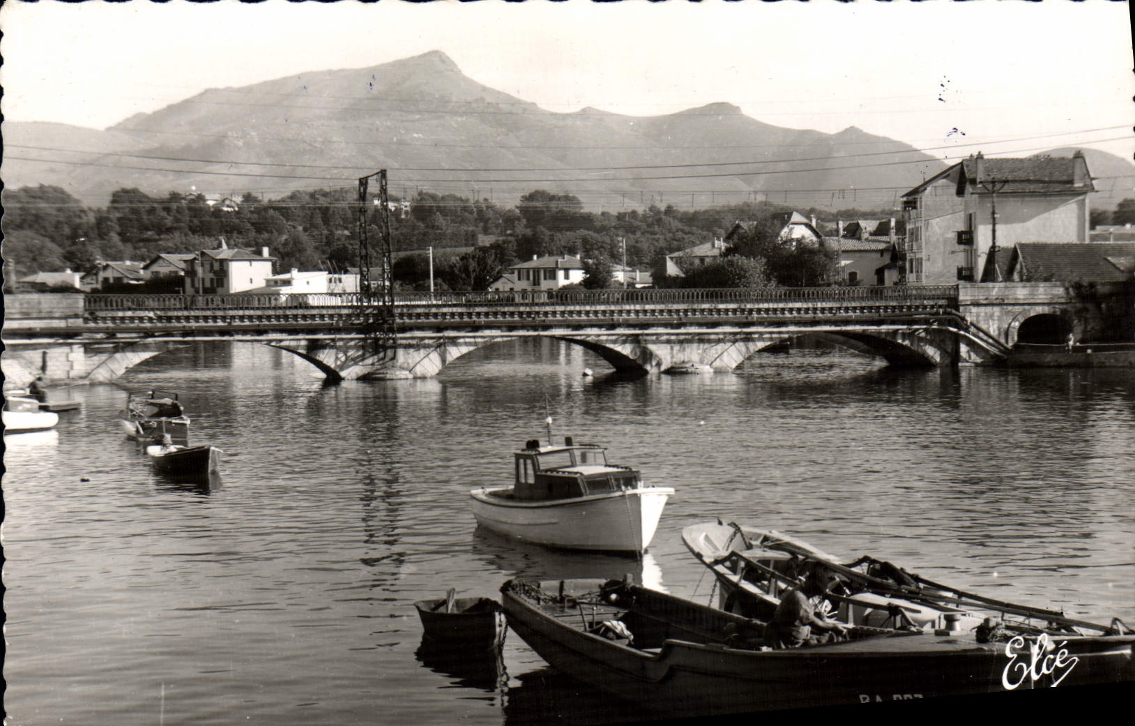 Puente del camino ferroviario en Elcée — vista del río y las montañas — L. Chataignau, editor