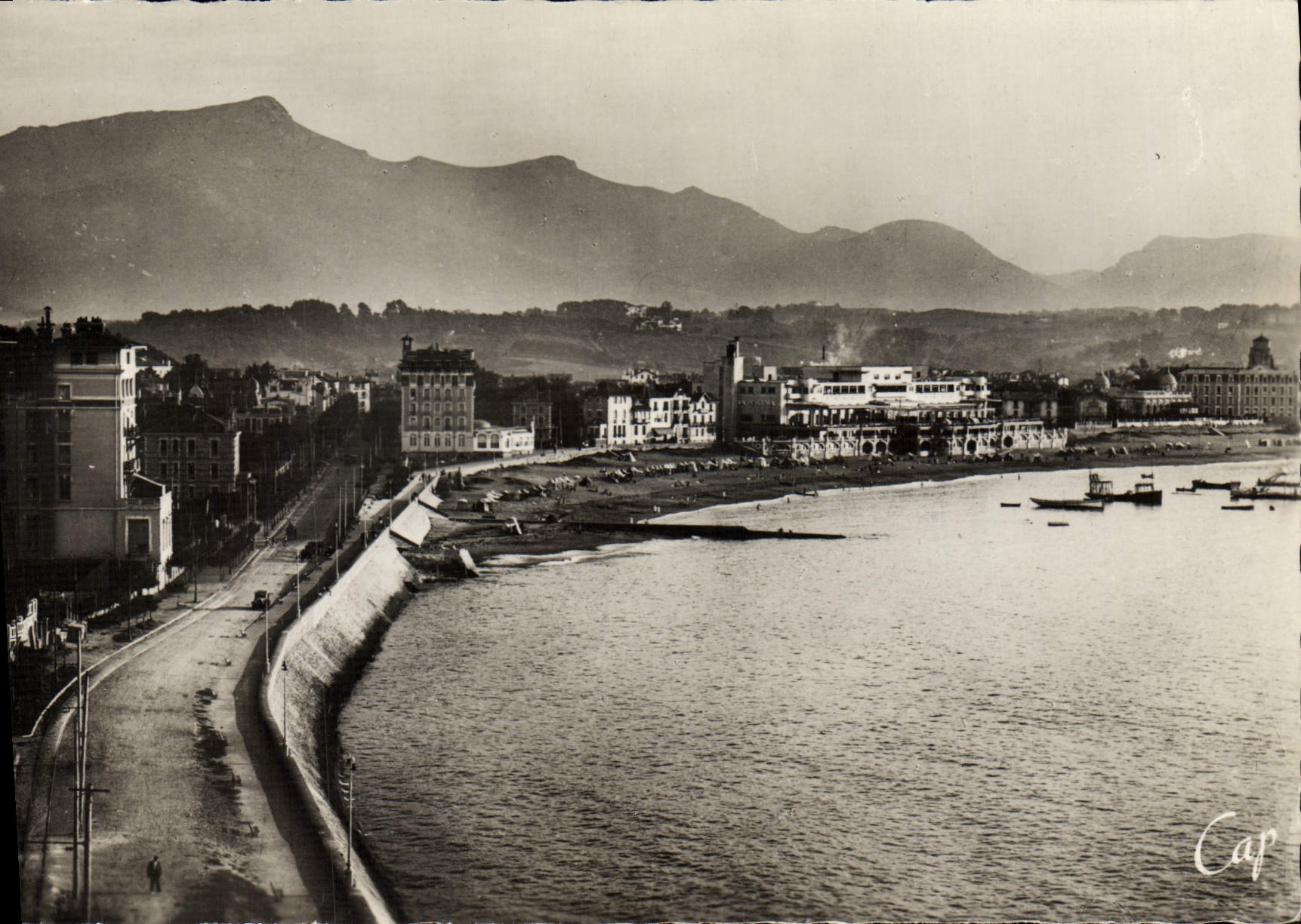 San Juan de Luz — Vista general de la Playa y la Rhune — C.A.P. París - Anverso