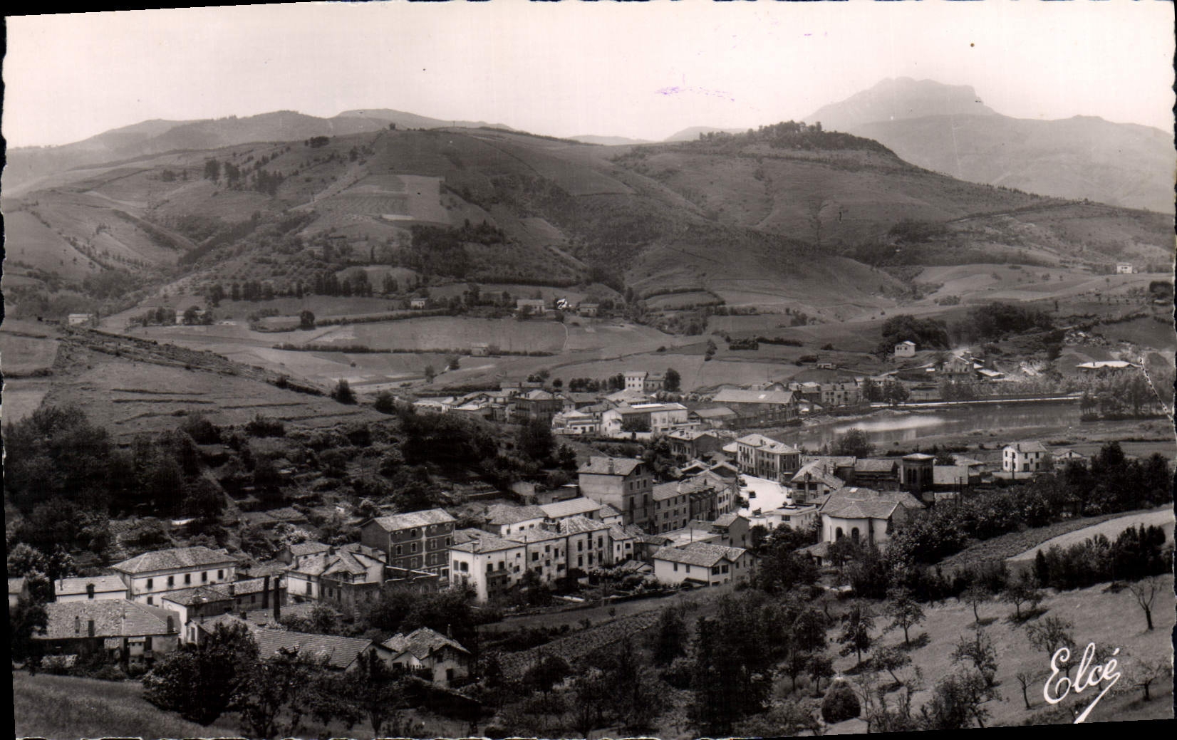 Elcè — Vue générale du village et des montagnes — Éditeur Elcè