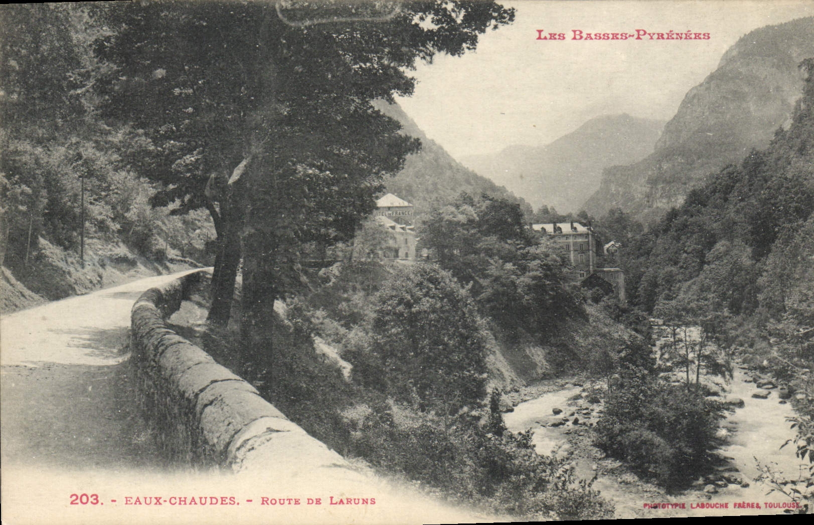 Eaux-Chaudes - Route de Laruns — Les Basses-Pyrénées — Phototypie Labouche Frères, Toulouse, n°203
