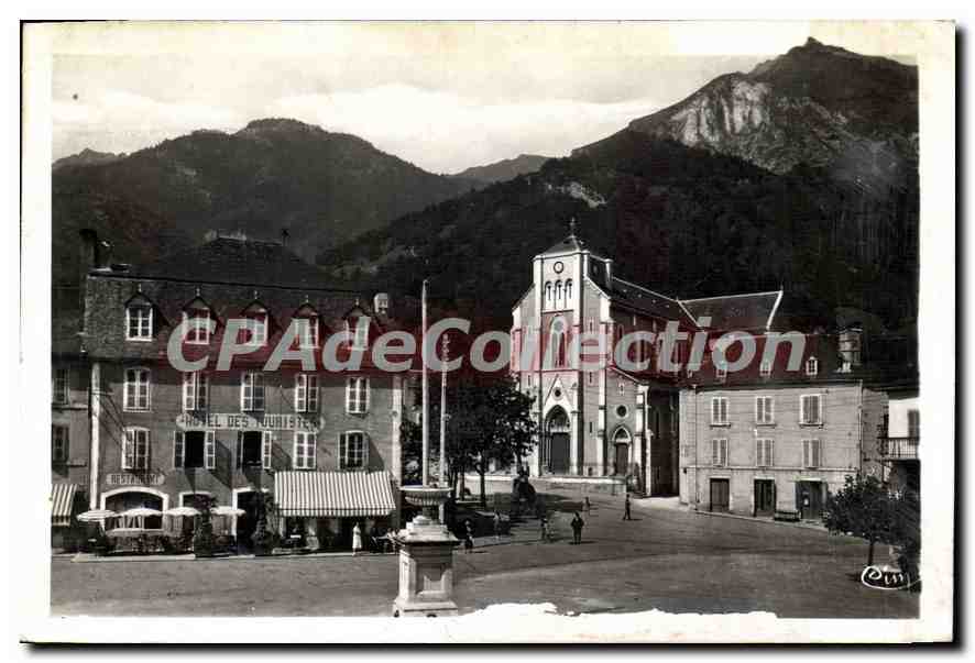 CPA Laruns Place Publique Et Eglise