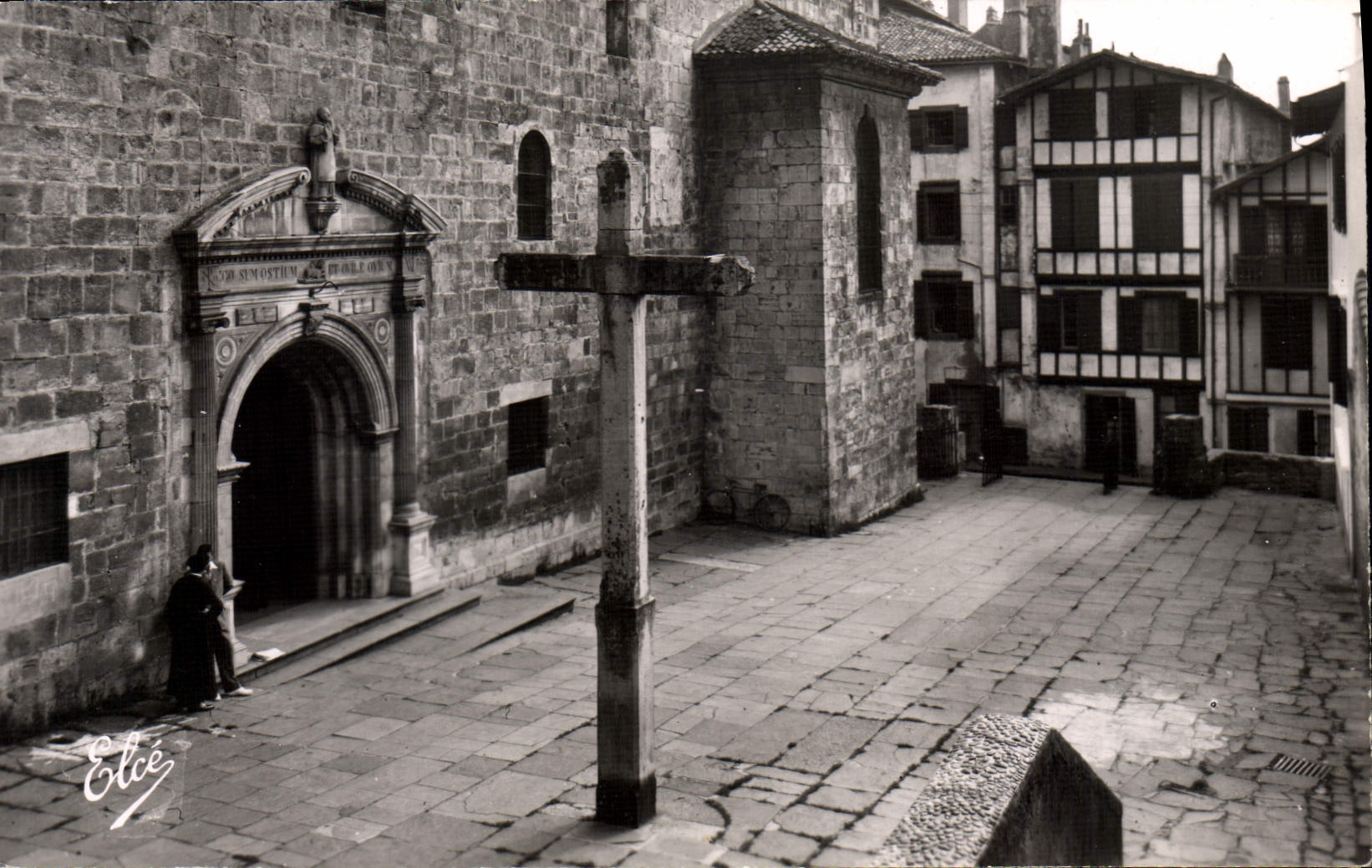Platz der Kirche — Ciboure — L. Chataigneau, 22 rue Beaunoy, Paris VIIIe