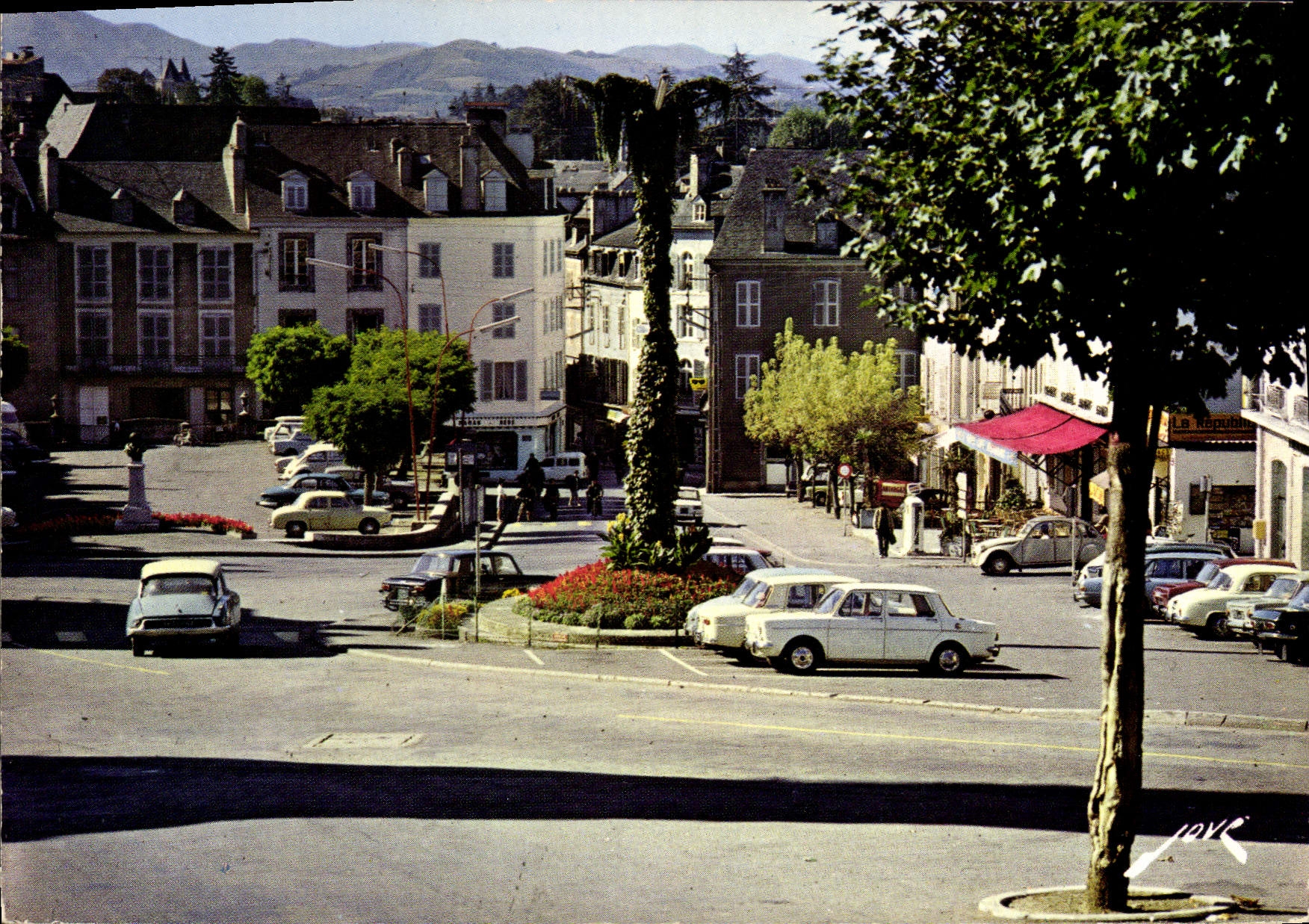 Oloron-Sainte-Marie — La place Gambetta — Édition JOVE