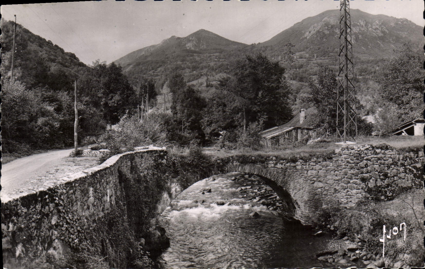 Argelès-Gazost (Htes-Pyr.) — Vieux pont sur le Gave — Éditions d'Art Française