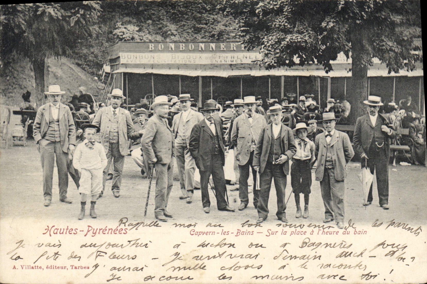 CPA Capvern Les Bains Sur La Place à l'heure du bain
