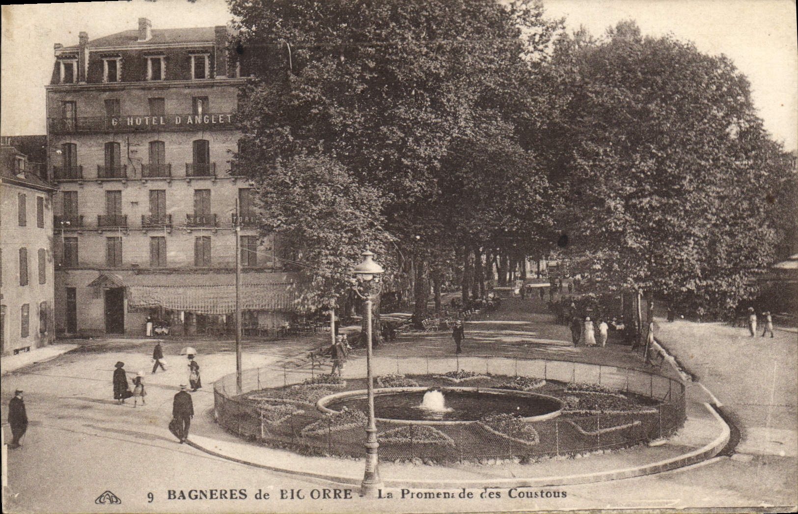 CPA Bagneres De Bigorre La Promenade Des Coustous