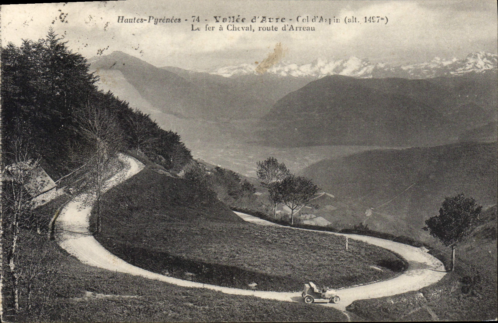Hautes-Pyrénées - Vallée d'Arre - Col d'Aspin (alt. 1487m) - Le fer à Cheval, route d'Arreau