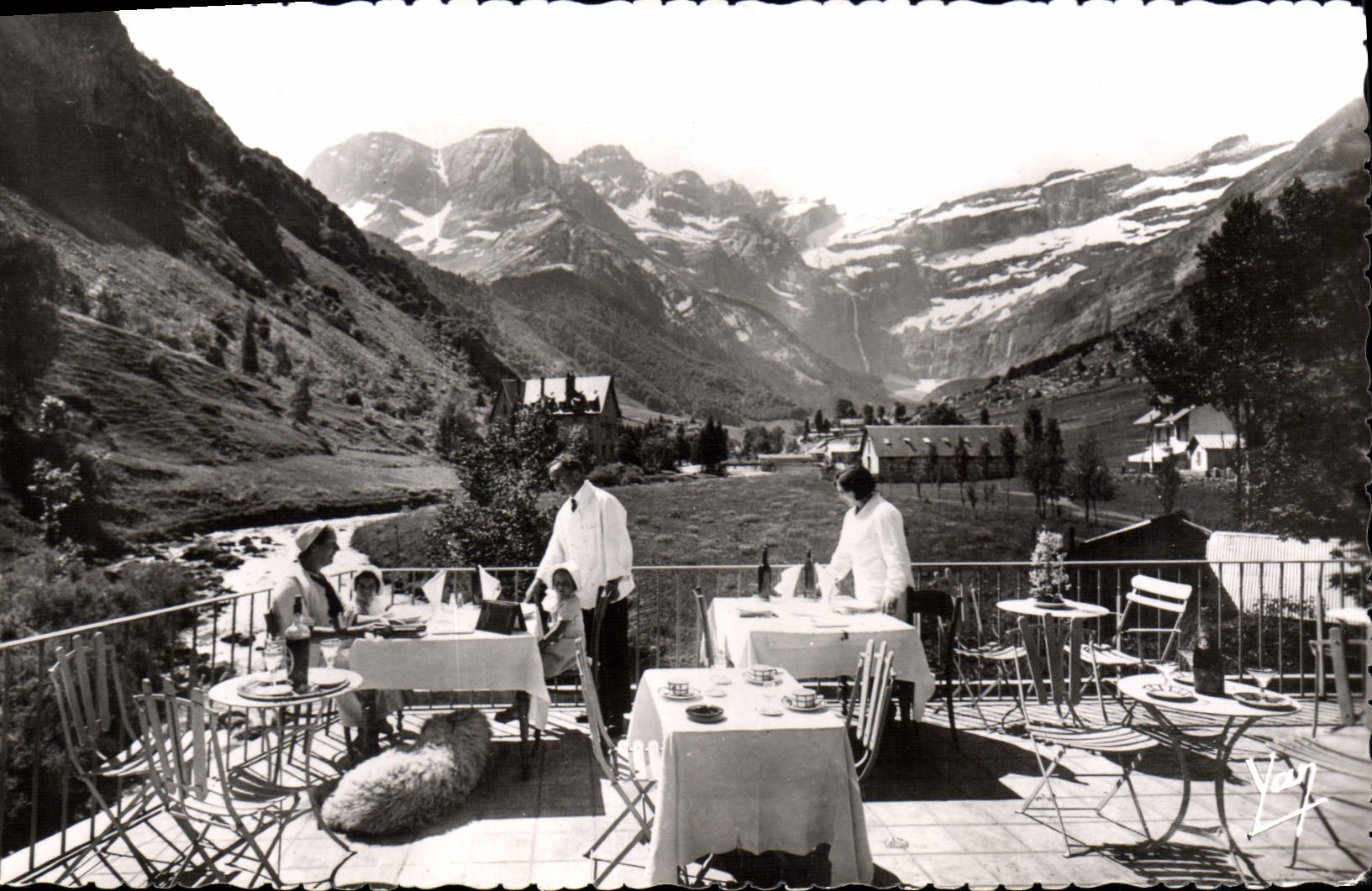 CPA Gavarnie Vue Prise De La Terrasse du restaurant du Point de vue de la cascade Vergez-Bellou