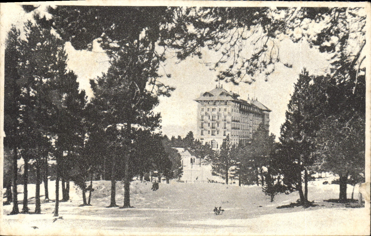 CPA Font Romeu Vue Generale Le Grand Hotel