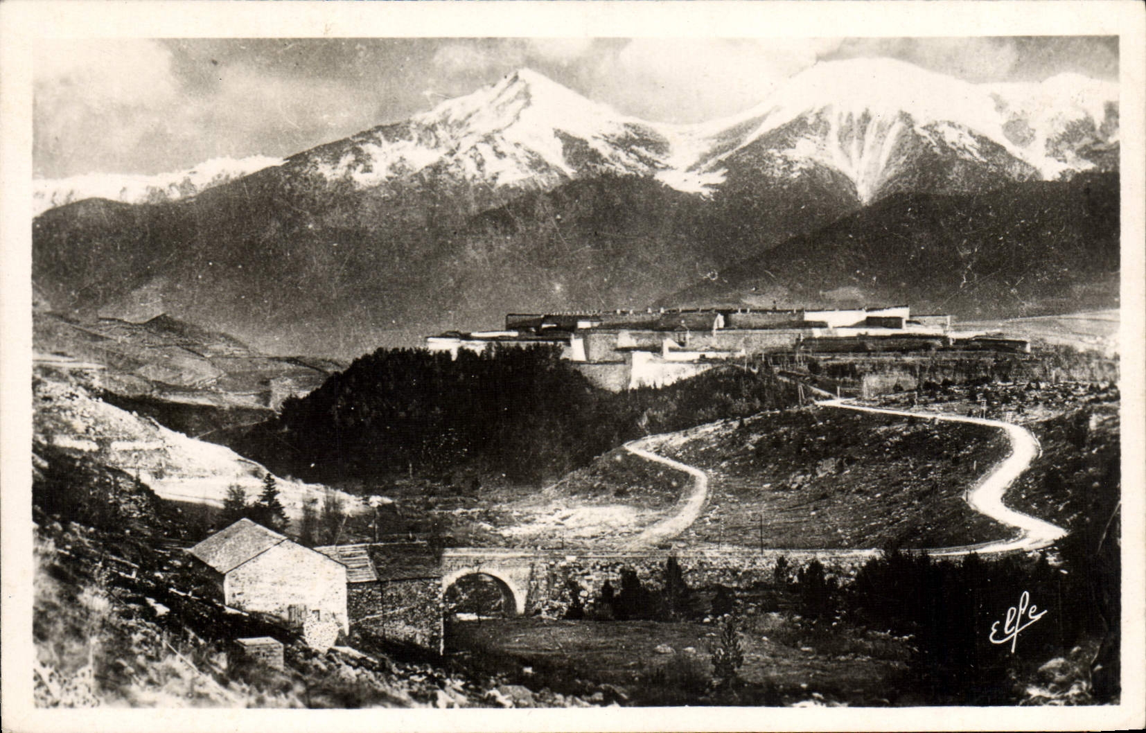 CPA Mont Louis La Citadelle Au Fond chaine des pyrénées