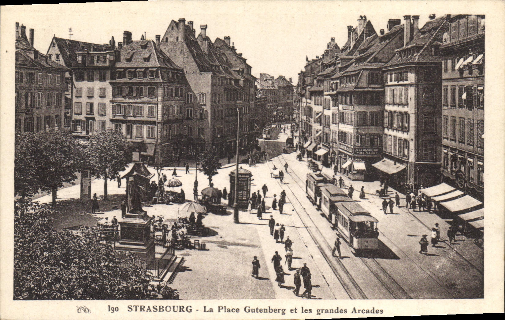CPA Strasbourg La Place Gutenberg Et Les Grandes arcades