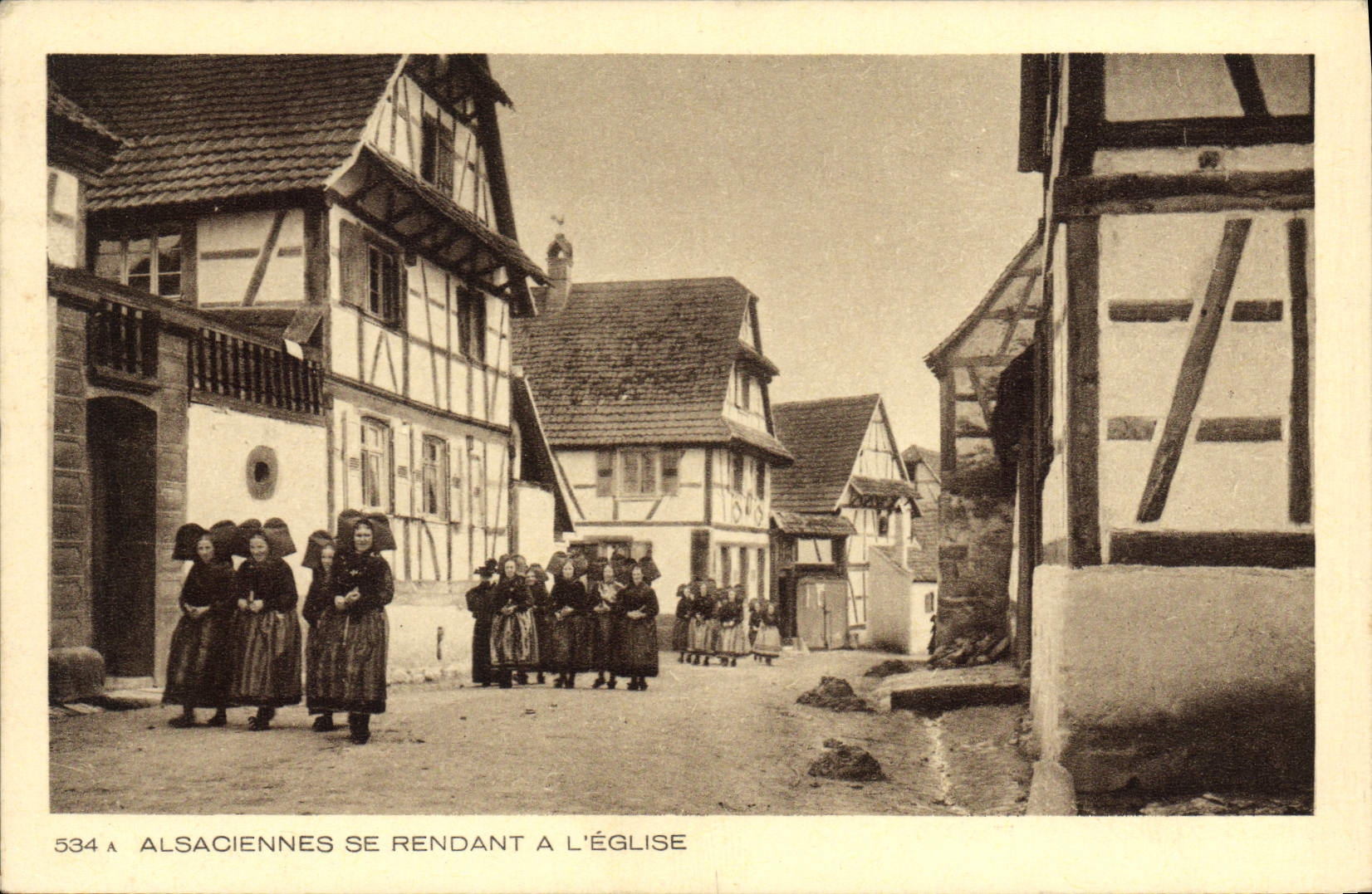 CPA Alsaciennes Se Rendant A L'Eglise