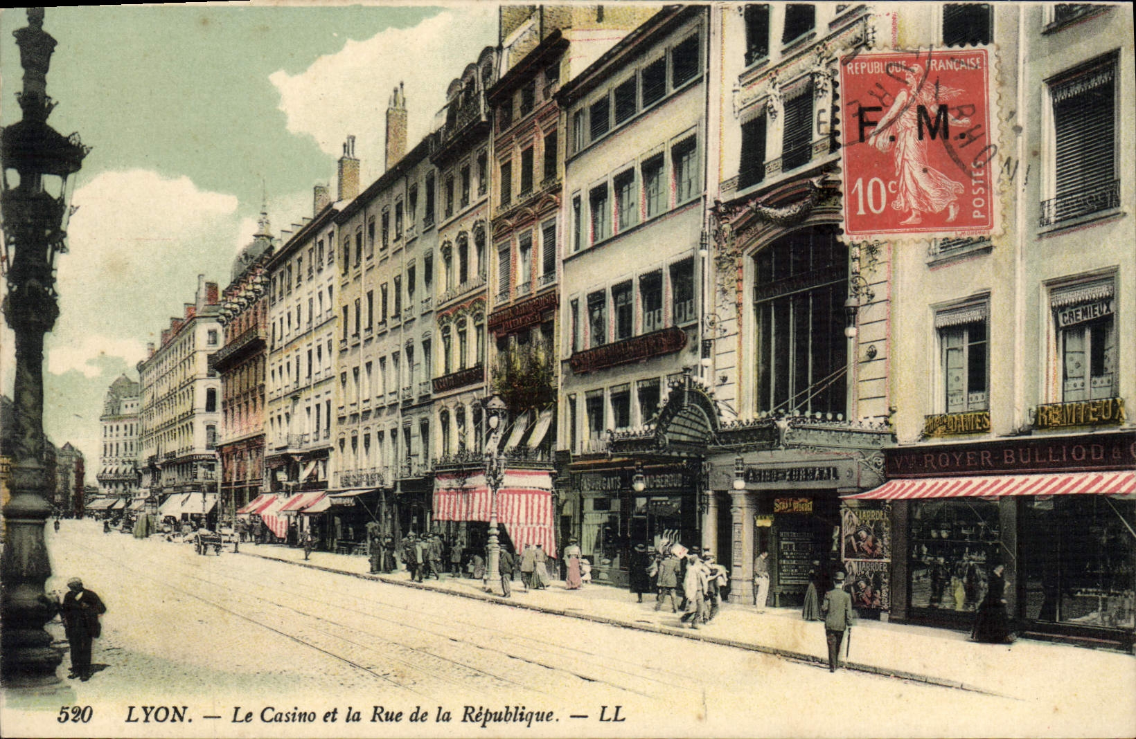 CPA Lyon Le Casino Et La Rue De La Republique