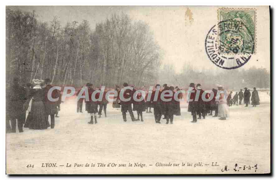 CPA Lyon Le Parc De La Tete D'Or sous la neige glissade sur lac gelé
