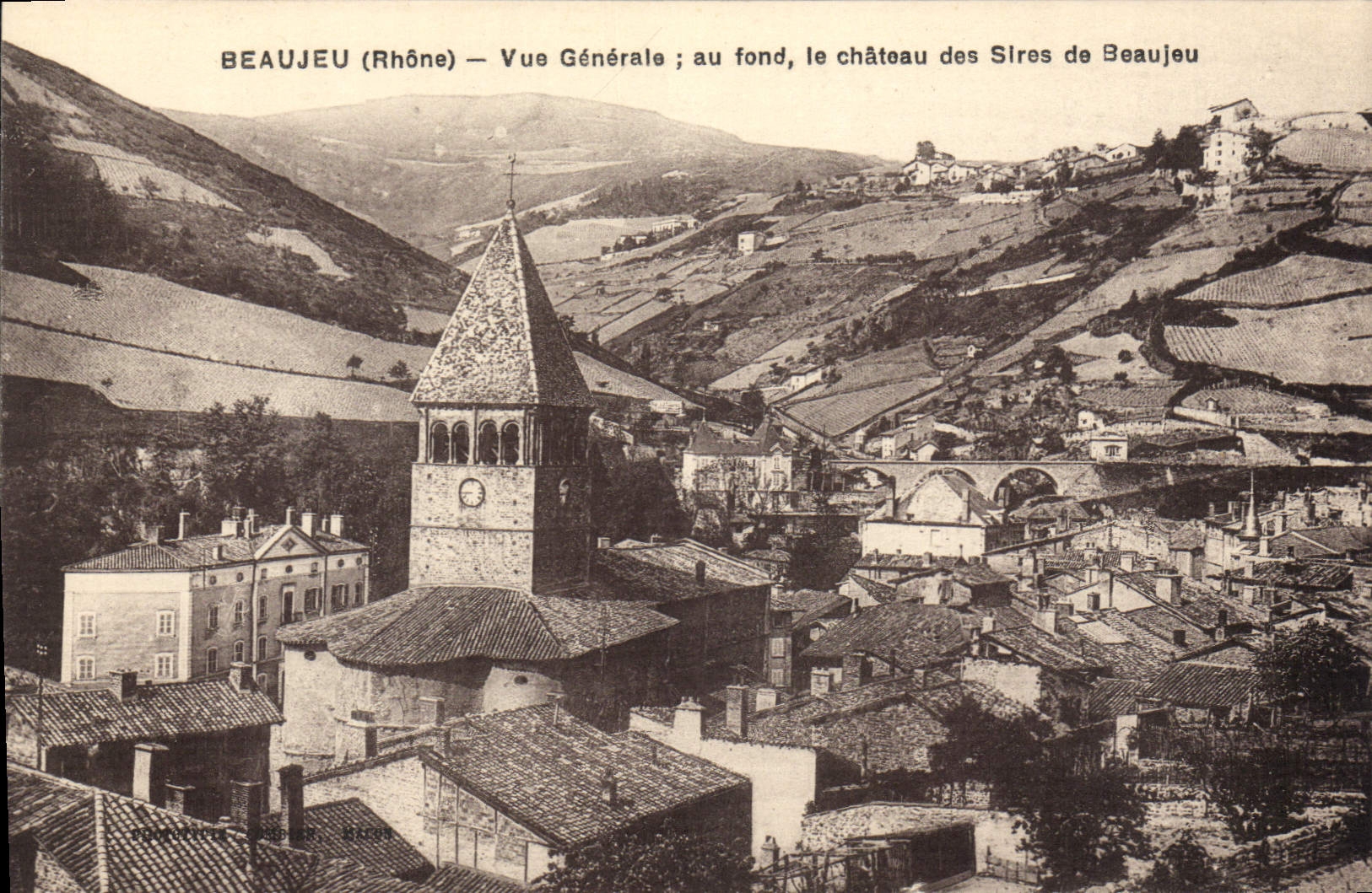 CPA Beaujeu Vue Generale Au Fond Le Chateau