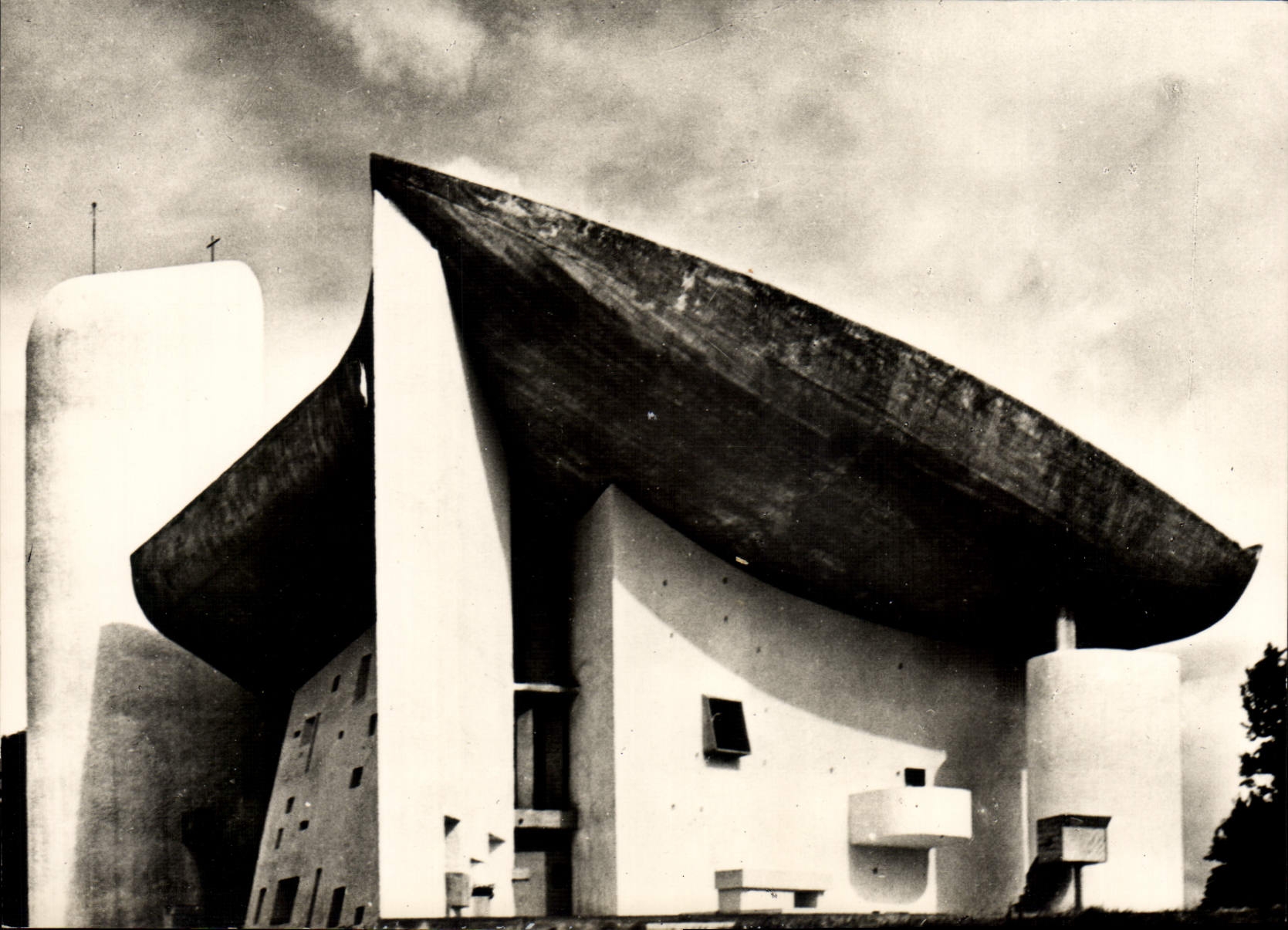 Chapelle de Notre-Dame du Haut — Ronchamp — Architecte : Le Corbusier