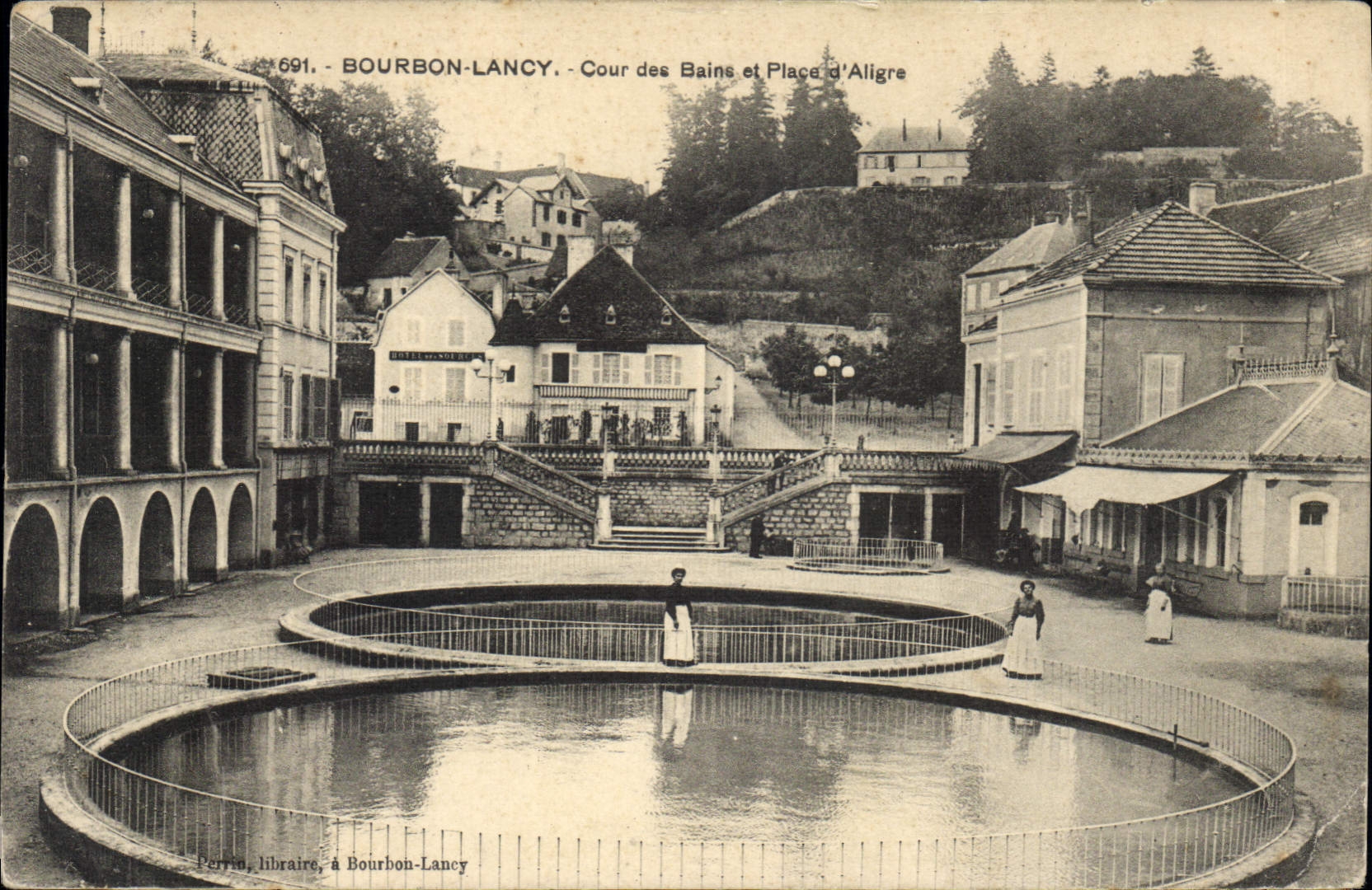 CPA Bourbon Lancy Cour Des Bains Et Place D'Aligre
