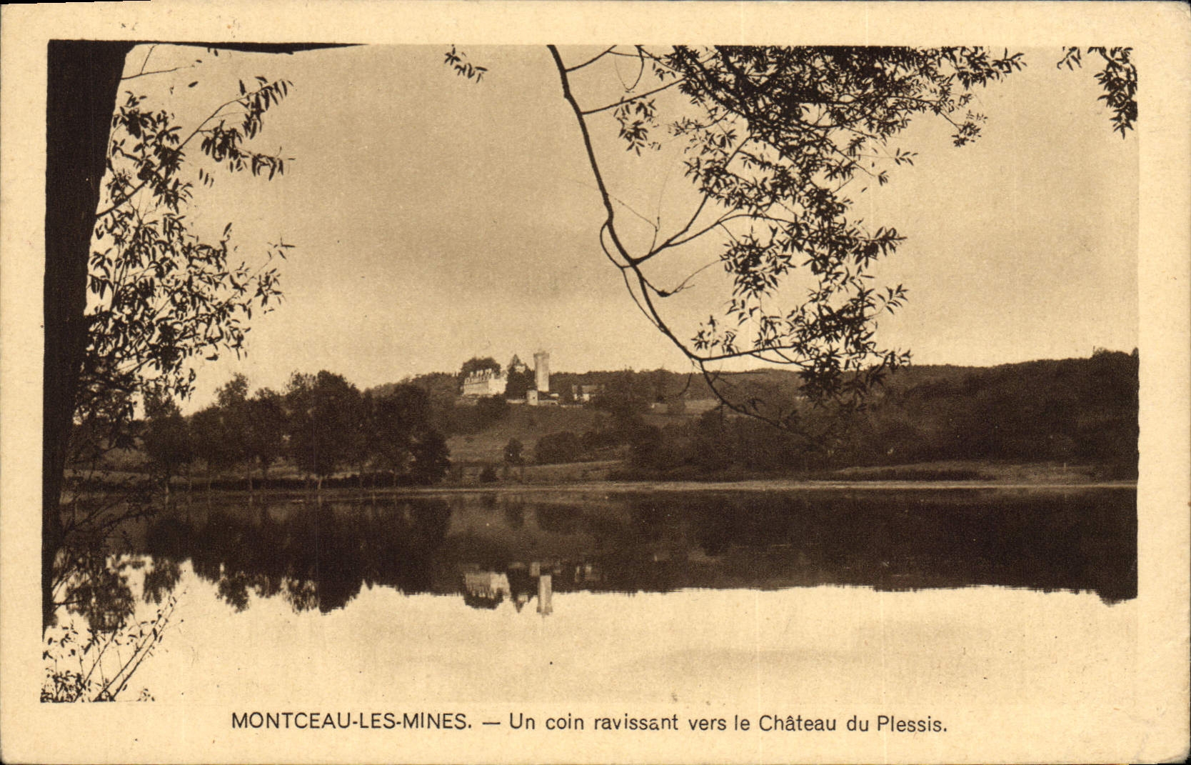 Montceau-les-Mines — Un rincón encantador hacia el Castillo del Plessis