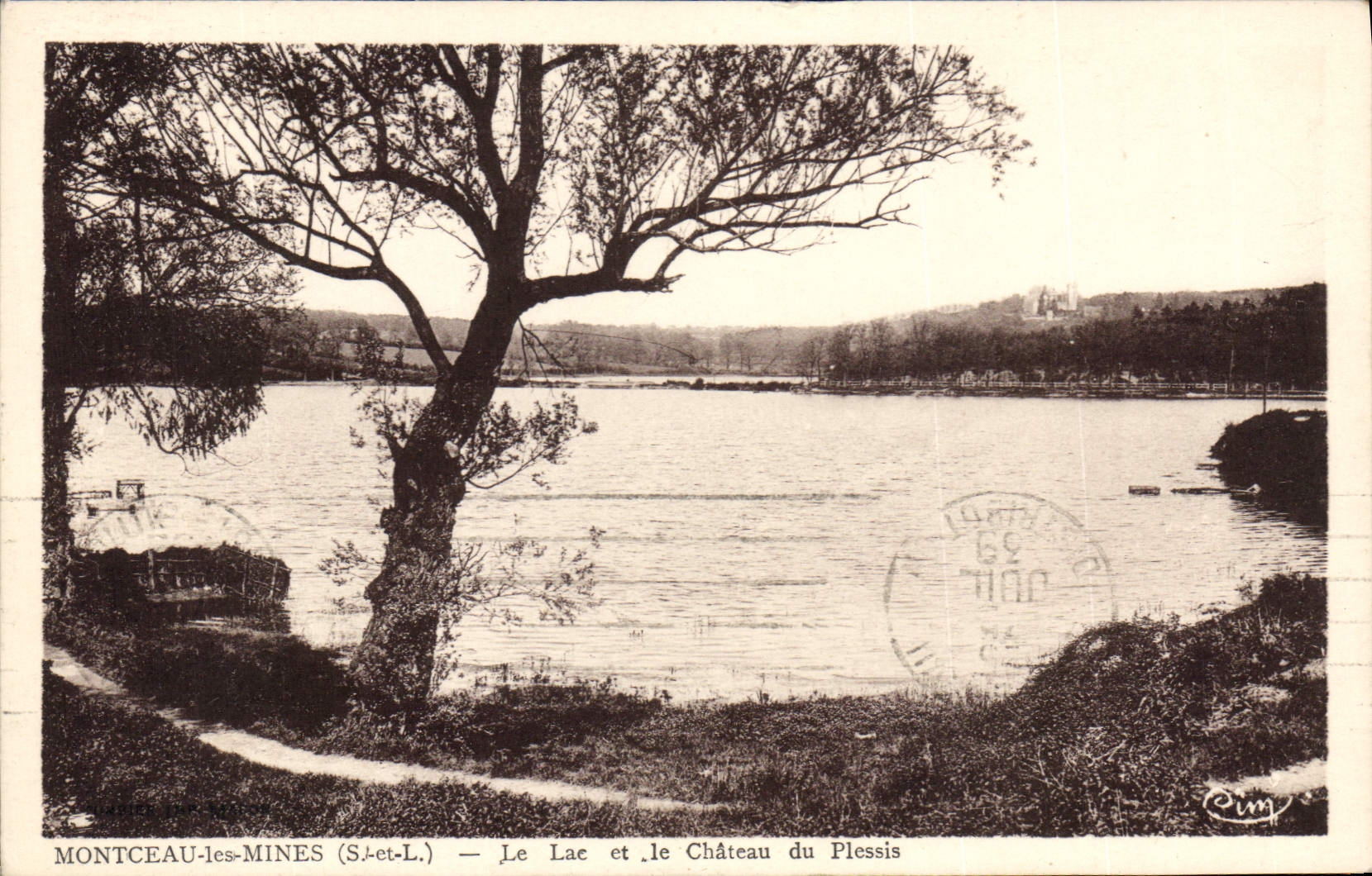 Montceau-les-Mines (S.-ct-L.) — El Lago y el Castillo de Plessis