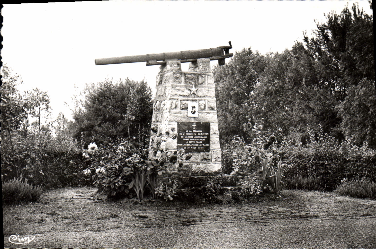 CPA Nogent Le Bernard Memorial Du lieutenant martin USA