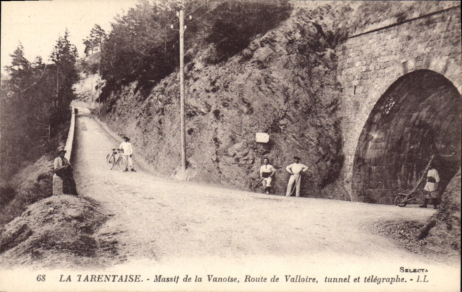 CPA La Tarentaise Massif De La Vanoise route de Valloire tunnel et télégraphe