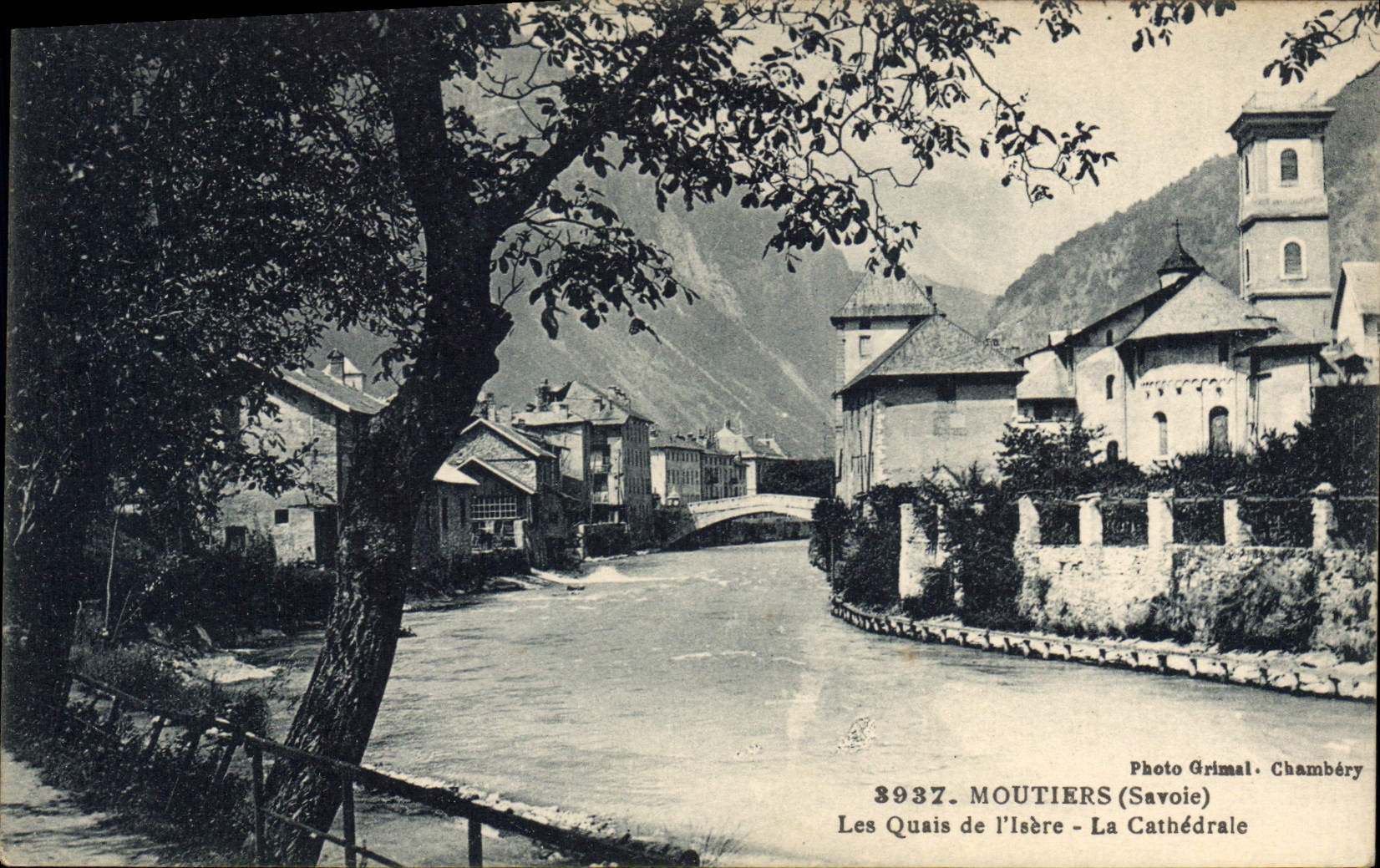 CPA Moutiers Les Quais De I'Isere cathédrale