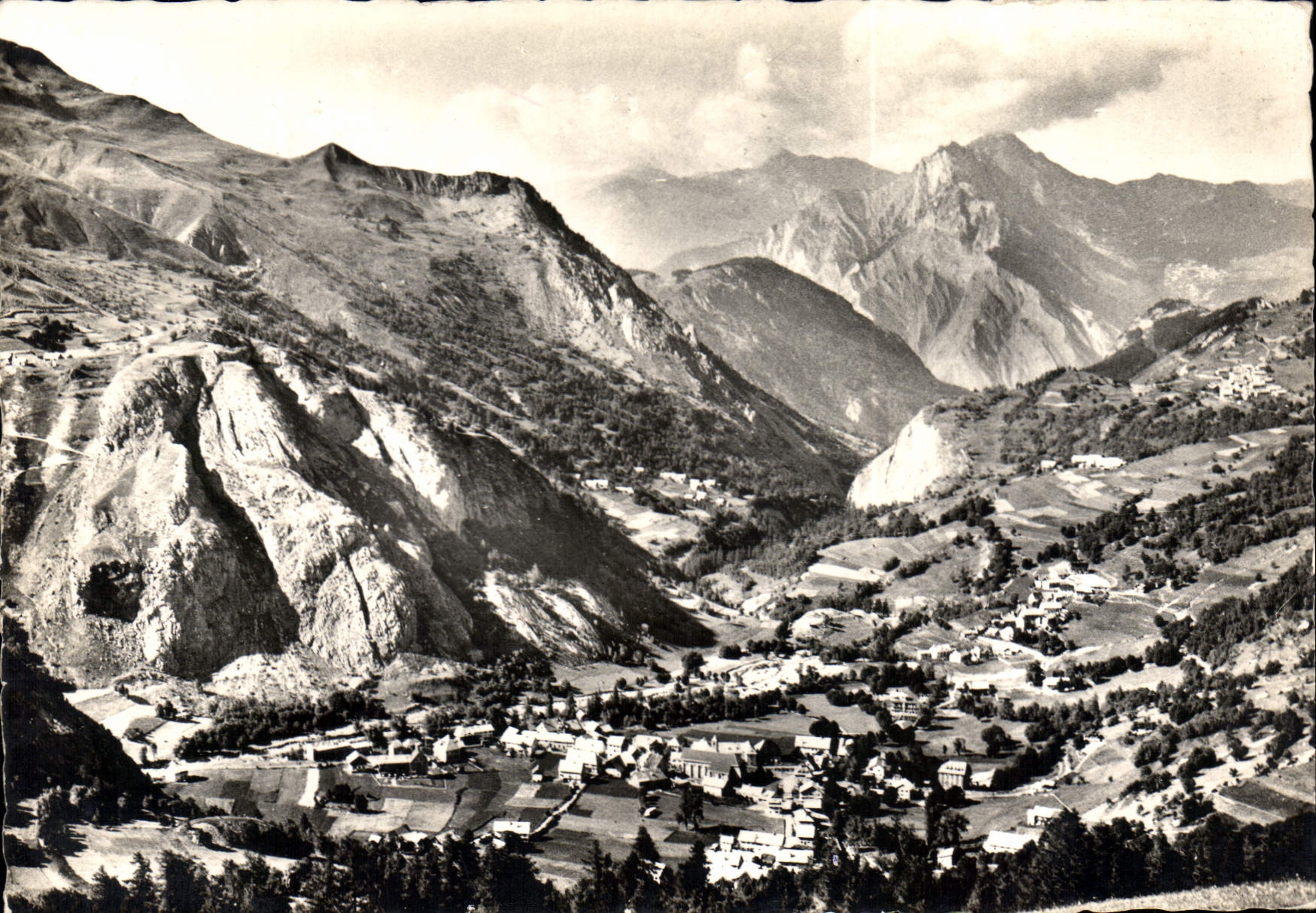 CPSM Valloire Vue Generale Et Le Perron des encombres
