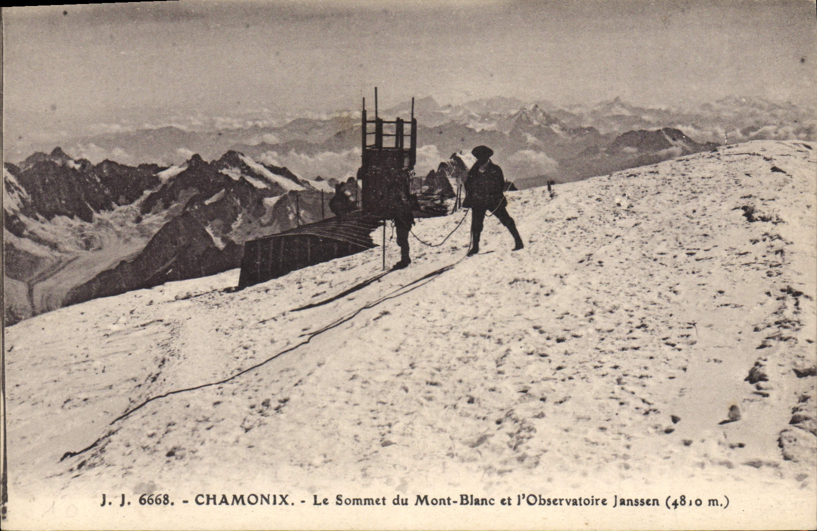 Chamonix - Le Sommet du Mont-Blanc et l'Observatoire Janssen (4810 m.)