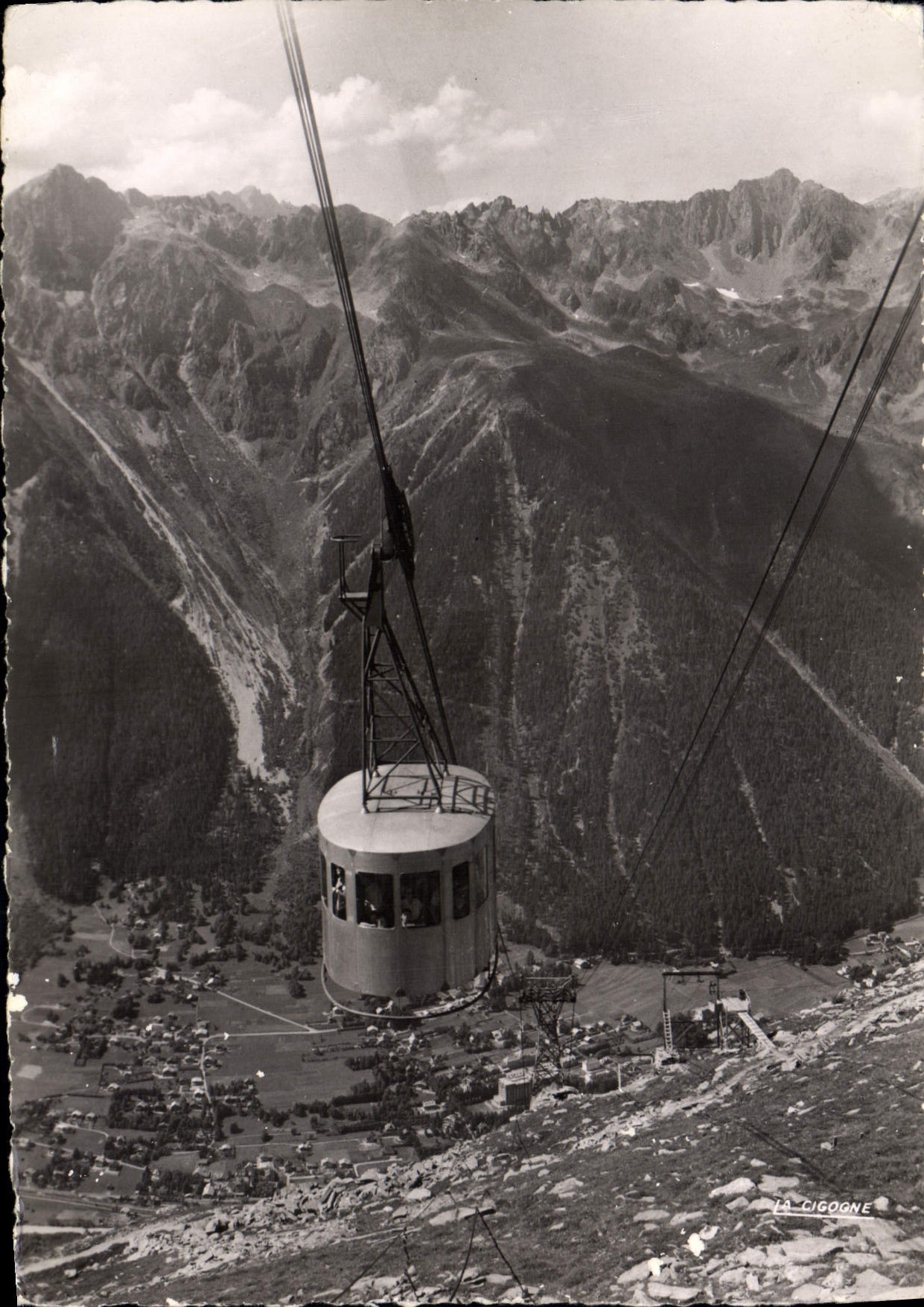 La Cigogne — Téléphérique de l'Aiguille du Midi — Vue sur Chamonix — Cliché H. Gaillard