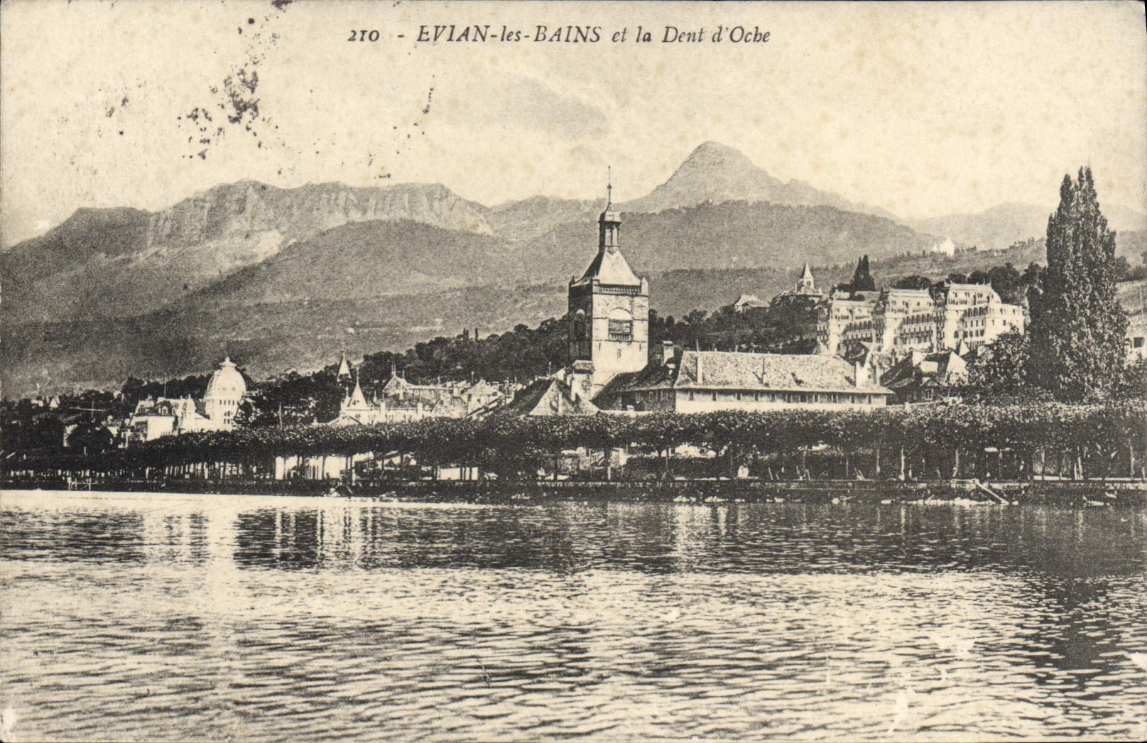 EVIAN-les-BAINS et la Dent d'Oche — vue panoramique — éditeur inconnu, n° 210