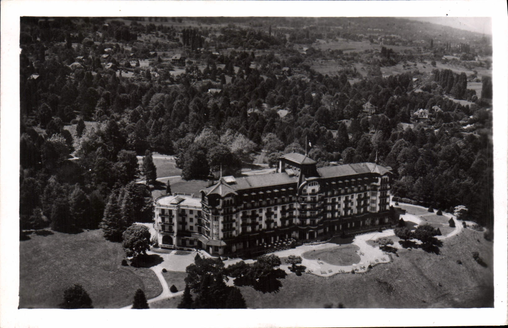 Hôtel Royal — Évian-les-Bains — Éditeur Cellard, n° 3614