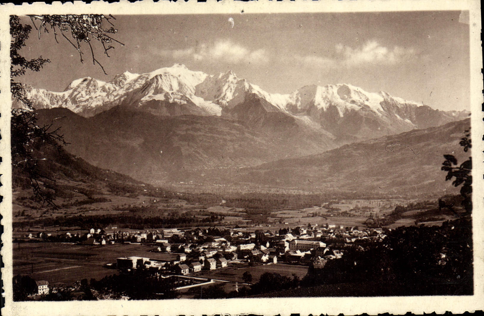 Les Frênes à Sallanches — Mont-Blanc en arrière-plan — M. Maret, photographe, Sallanches (Haute-Savoie)