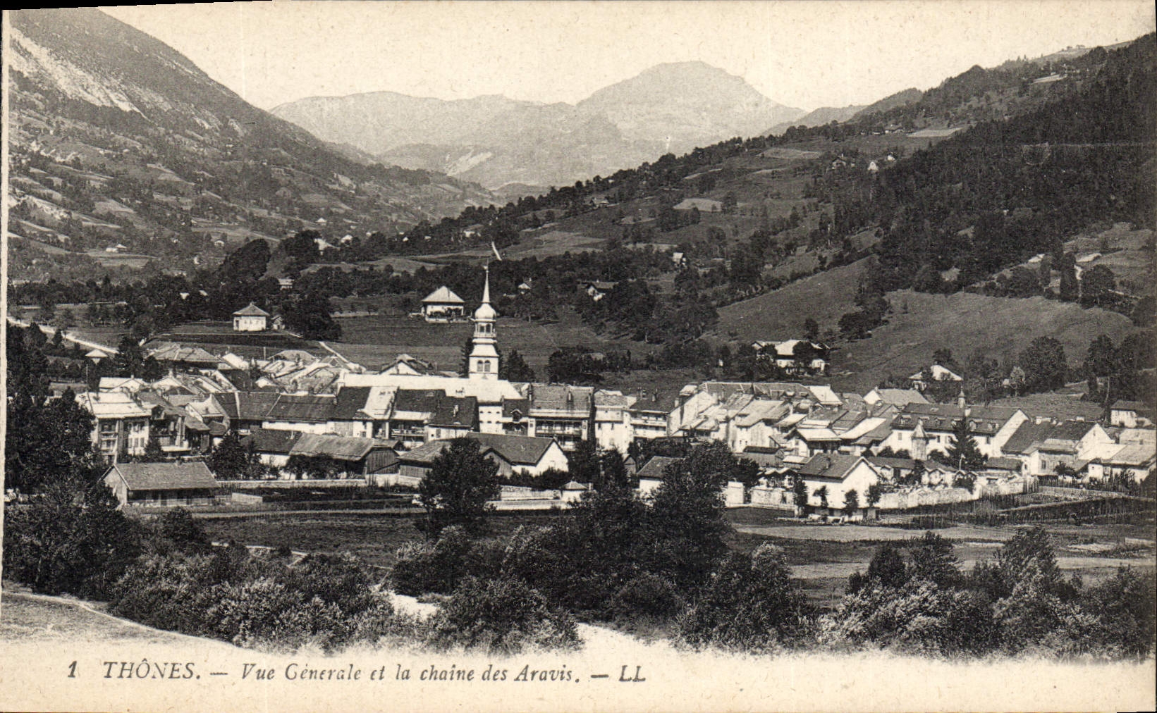 CPA Thones Vue Generale Et La Chaine Des Aravis