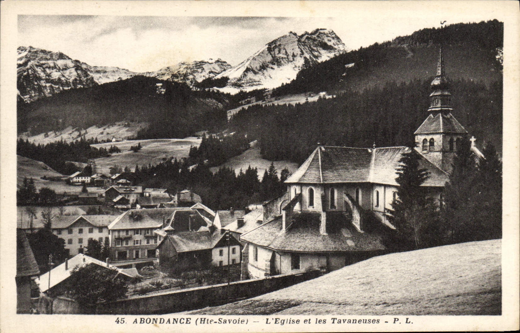 CPA Abondance L'Eglise Et Les Tavaneuses