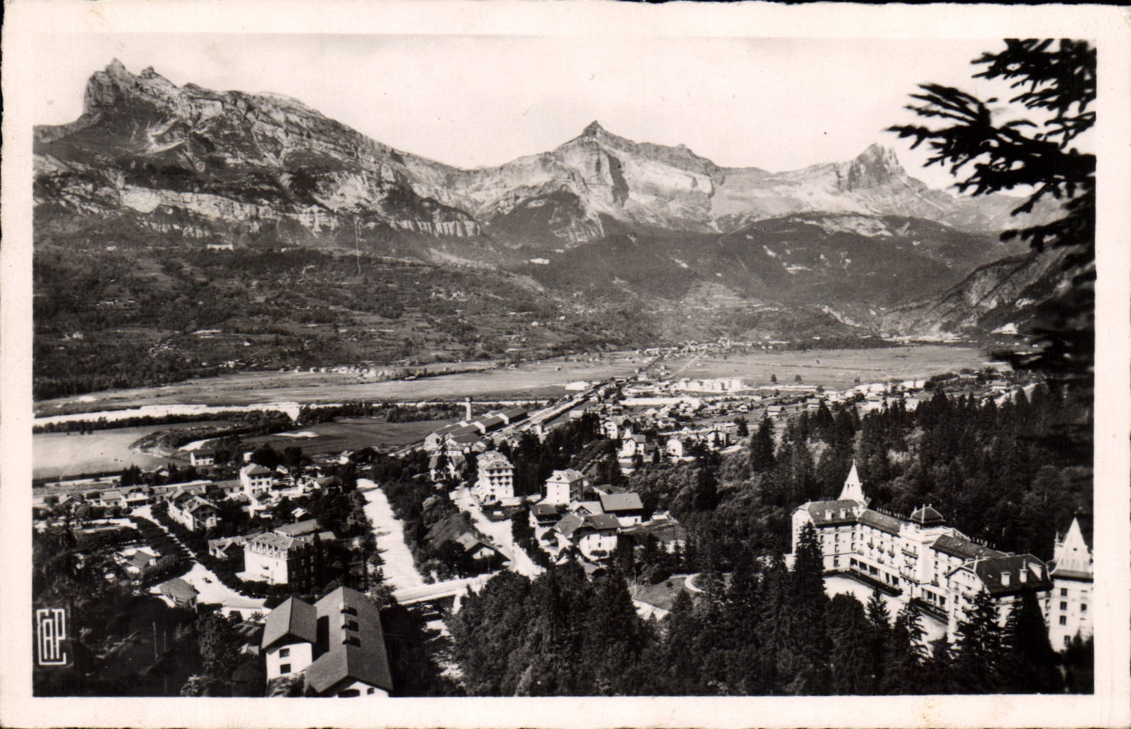 Le Fayet — Allgemeiner Blick und Nadeln von Warens und Platé — Réal-Photo, Paris