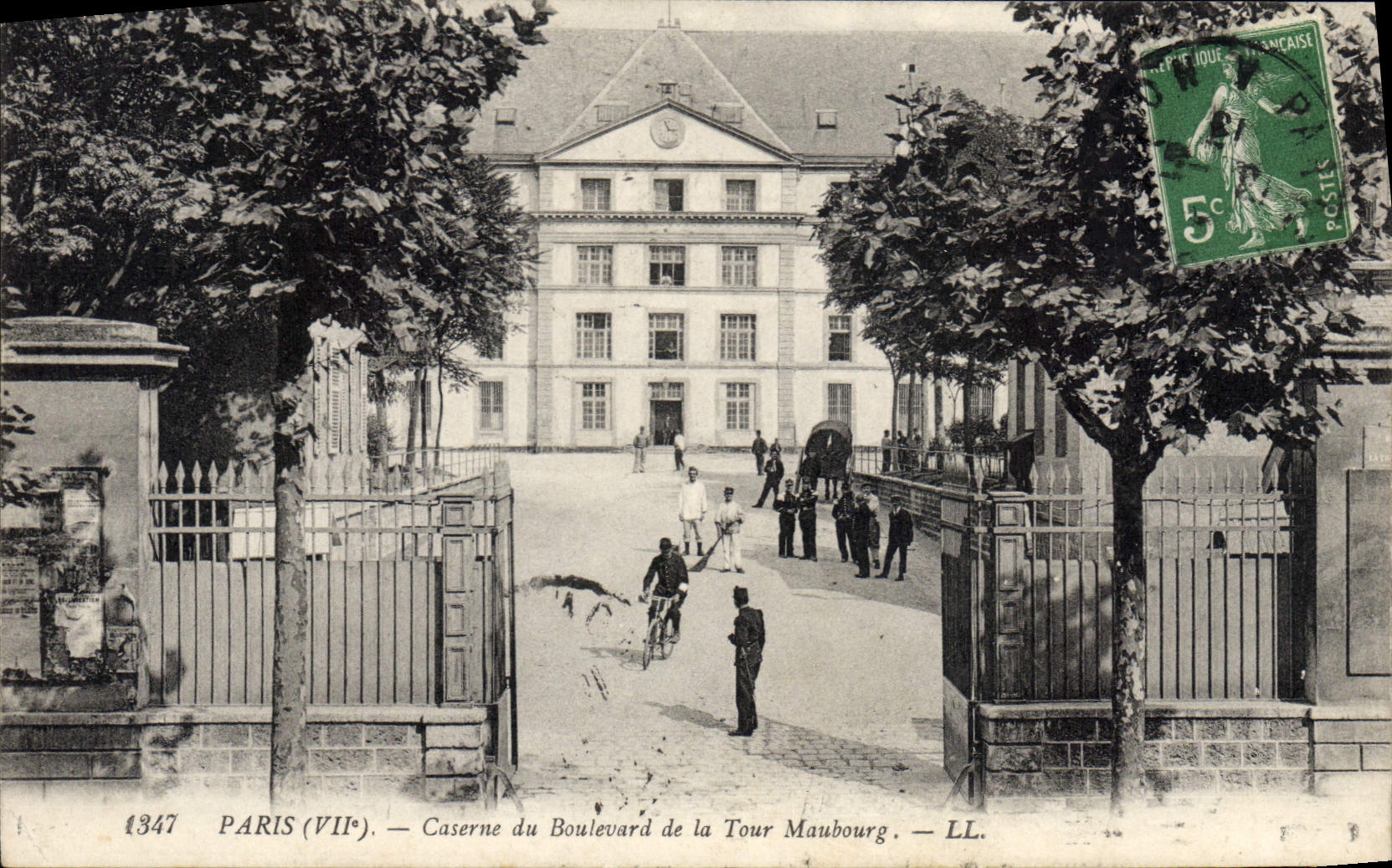 Paris (VIIe) — Caserne du Boulevard de la Tour Maubourg — LL. — N° 1347