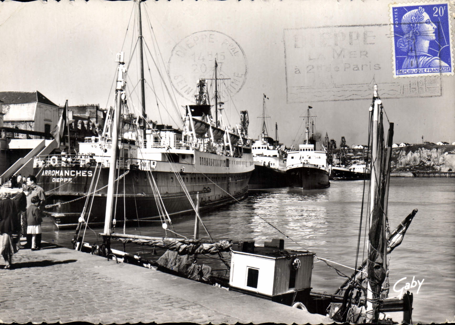 Port de Dieppe — vue du port avec le navire Arromanches — édition Gaby