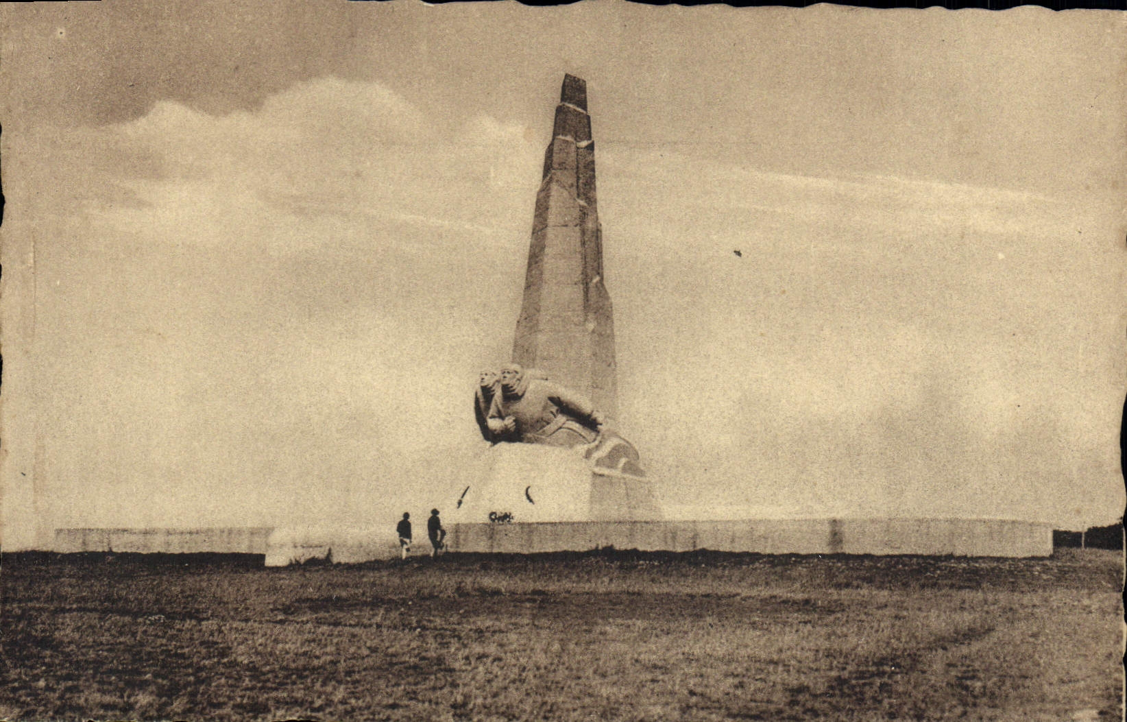 CPA Etretat Monument Nungesser Et Coli