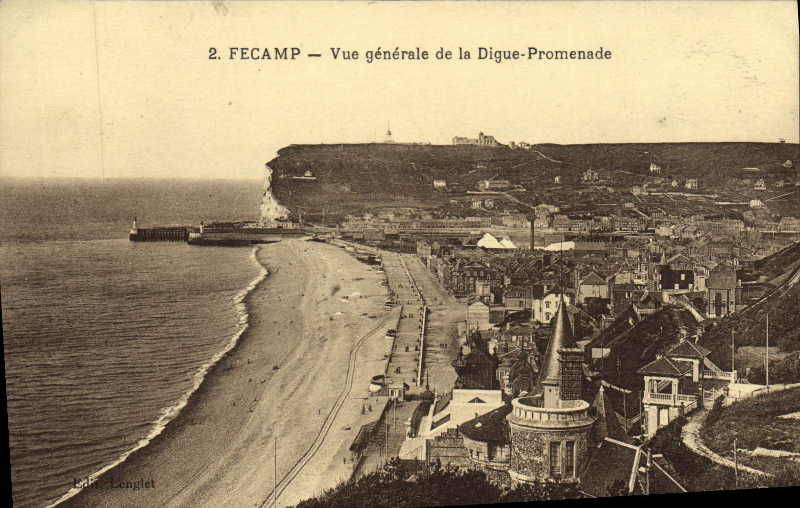 CPA Fecamp Vue Generale De La Digue Promenade
