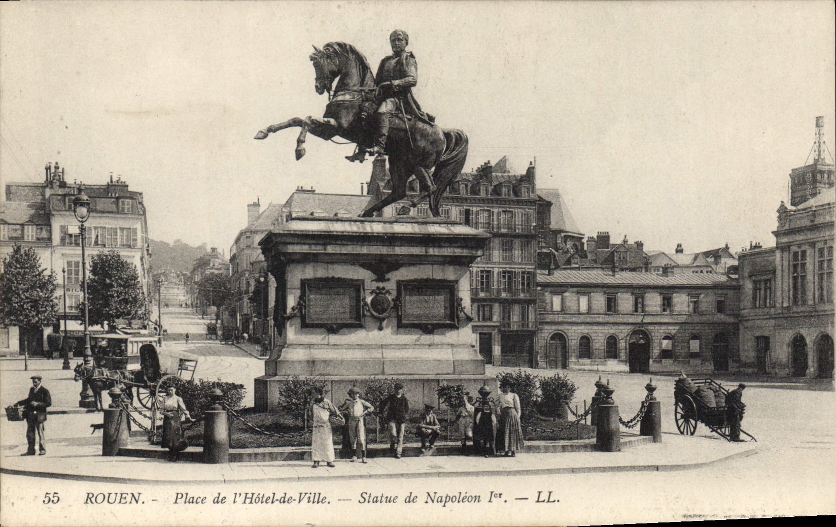 CPA Rouen Place De I'Hotel De Ville Statue De Napoleon 1er