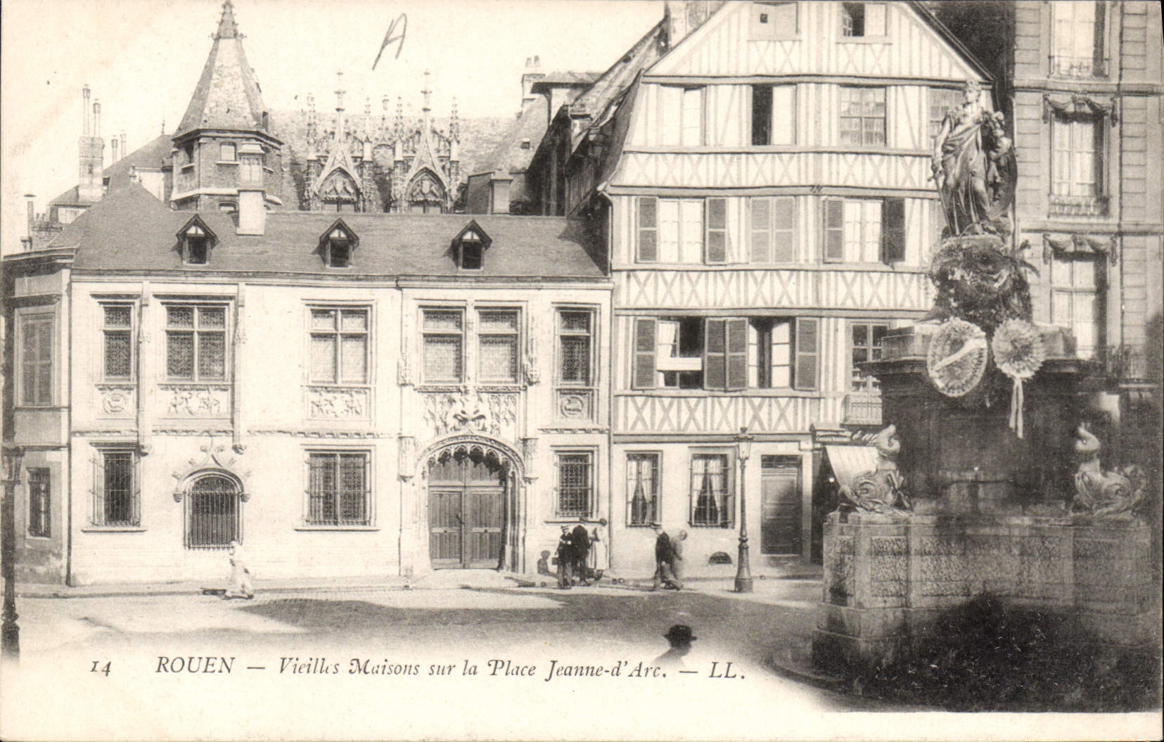 CPA Rouen Vieilles Maisons Sur La Place Jeanne d'Arc